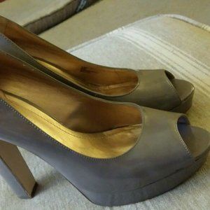 BCBG Peep Toe Platform 5" Heels Jaxx Taupe Sz 9 B